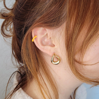 Mini Ear Cuff Esmaltado Laranja