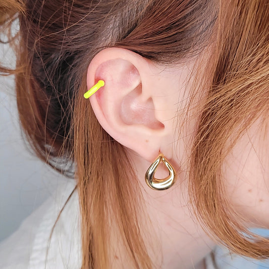 Mini Ear Cuff Esmaltado Amarelo