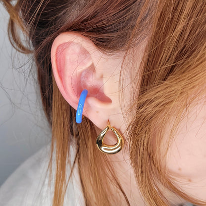 Ear Cuff Esmaltado Azul Escuro